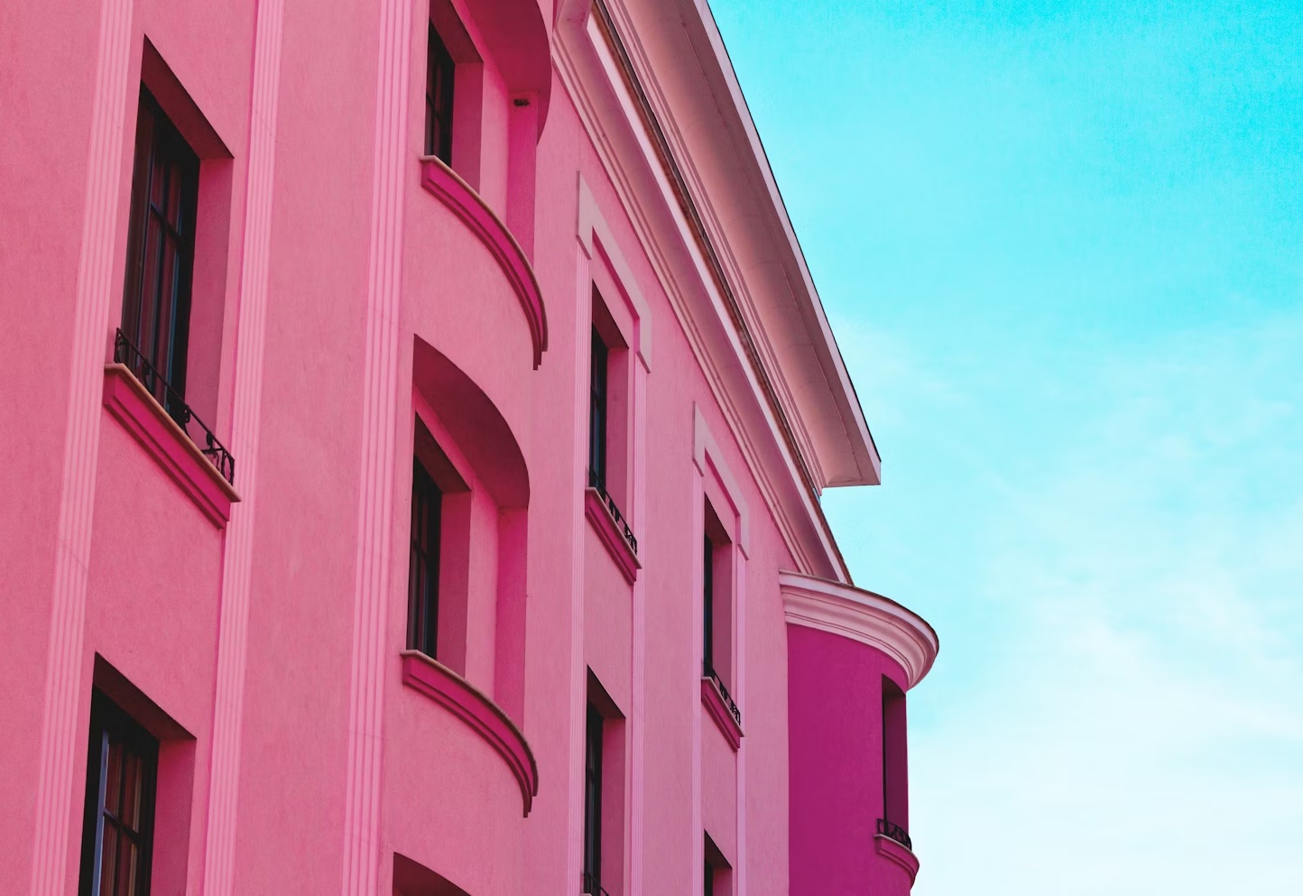 Summer Moods in Color: Exploring the "Shades" and "Pinks" Collections